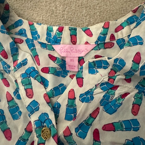 LILLY PULITZER-KISSY KISS LIPSTICK PRINT TUNIC BLOUSE SIZE XS - Picture 3 of 8